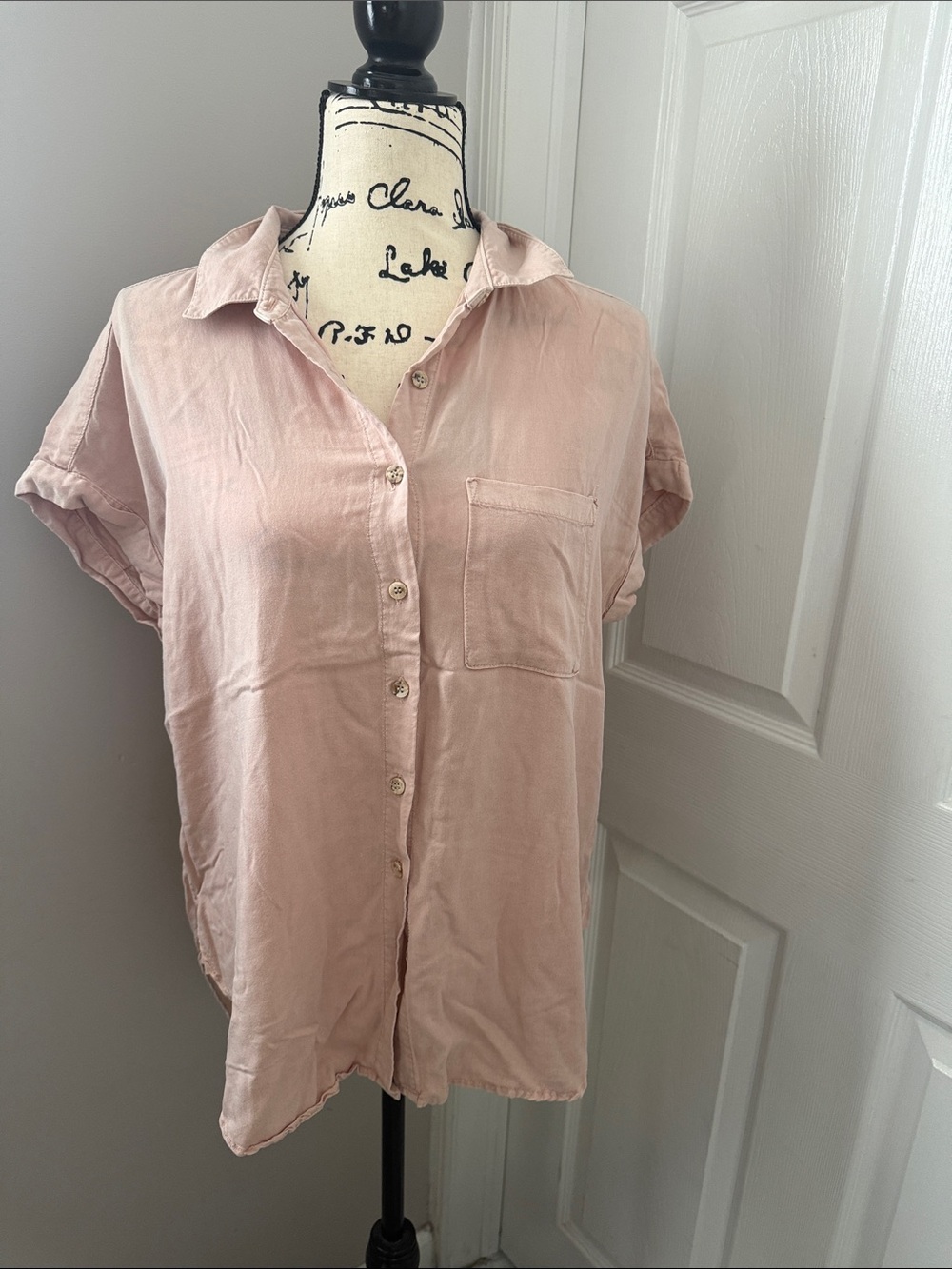 Jane& Delaney Short-Sleeve Button Front Shirt - Blush Pink